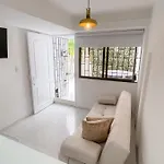 Luxury Beach House - Studio With Jacuzzi & Patio
