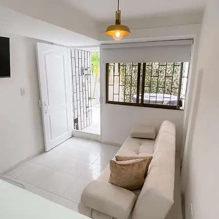 Luxury House - With Jacuzzi & Patio